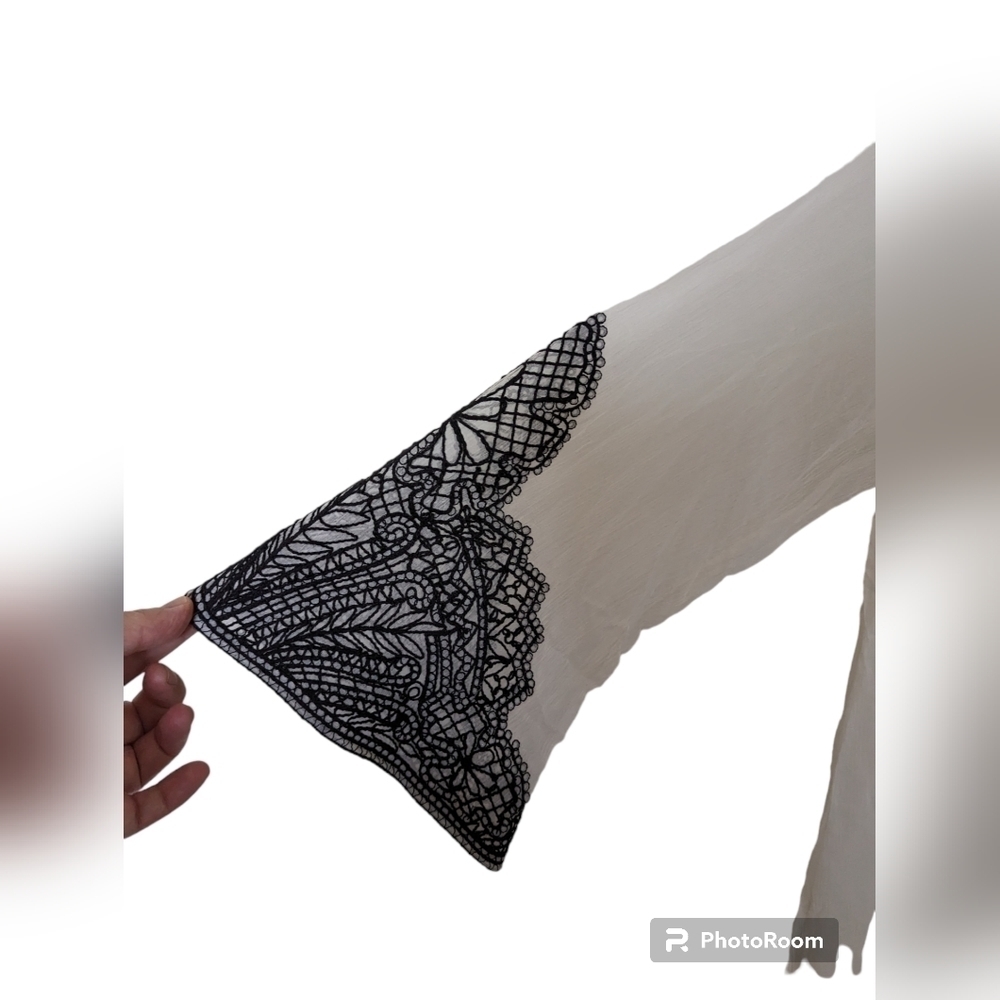 Alice + Olivia White Mini Dress with Black Lace Trim - Picture 4 of 8